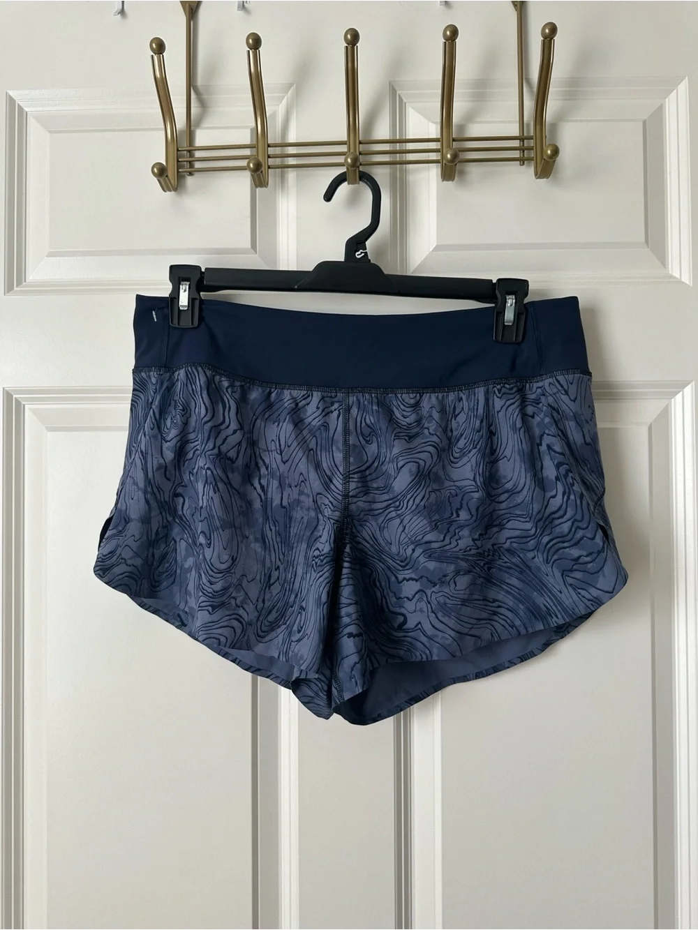 Athleta Run With It Lined Blue Violet Printed Marble Shorts 3.5” Inseam Size L